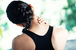 Dyskomfort przy ruchach szyi jest objawem osteochondrozy